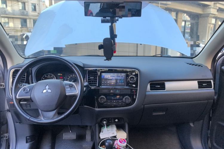 Used Mitsubishi Outlander 2014 2.4L 4x4 Deluxe Value Edition 7 Seats