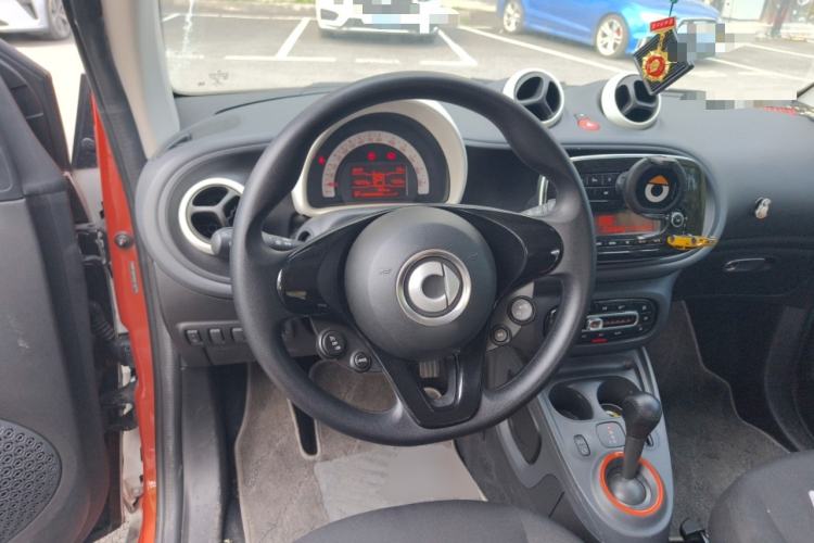 Used smart fortwo 2015 1.0L 52 kW hardtop Dynamic version
