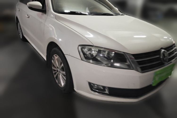 Used Volkswagen Gran Lavida 2013 1.4 TSI Automatic Comfort Model Front Right 45 Deg