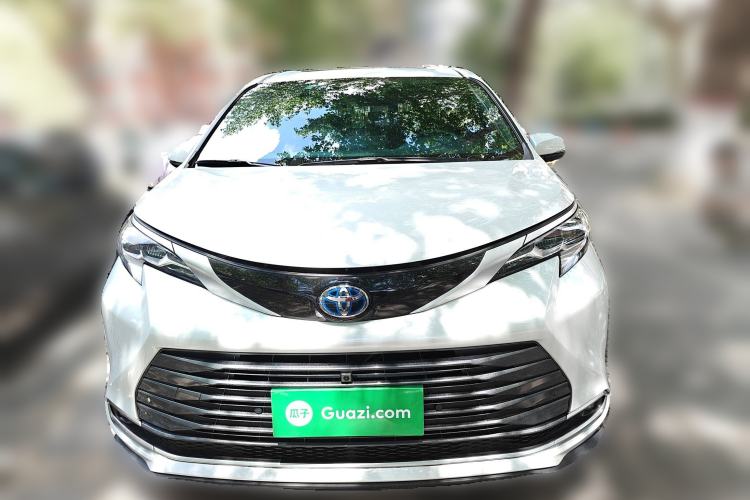 Used Toyota Sienna 2023 2.5L Hybrid Deluxe Edition