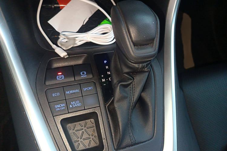 Used Toyota RAV4 2022 2.0L CVT 4x4 Fashion Edition
