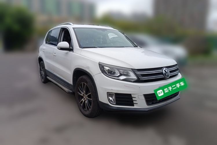Used Volkswagen Tiguan 2015 2.0 TSI Automatic All-Wheel Drive Luxury Edition Front Right 45 Deg