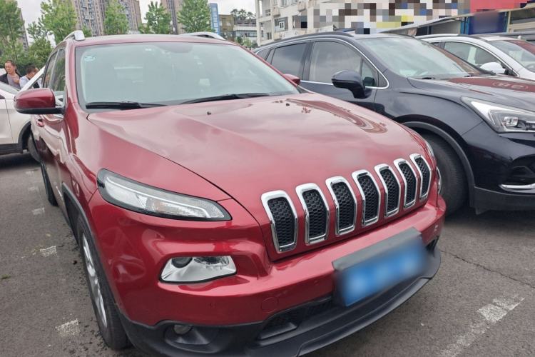 Used Jeep Cherokee 2016 2.4L Leading Smart Version
