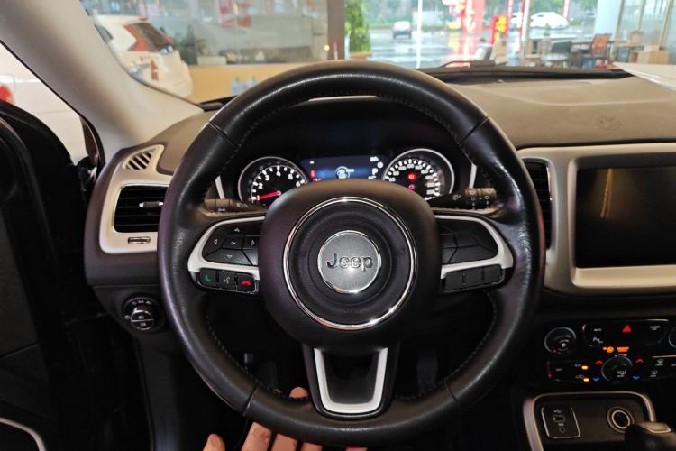 Used Jeep Compass 2017 200T Automatic Family Edition
