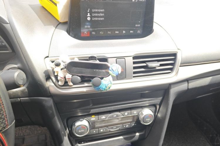 Used Mazda 3 Axela 2017 Sedan 1.5L Automatic Luxury Model Emission Standard China V
