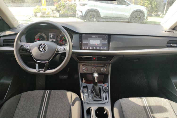 Used Volkswagen Lavida 2022 1.5L Automatic Fashion Edition Center Console