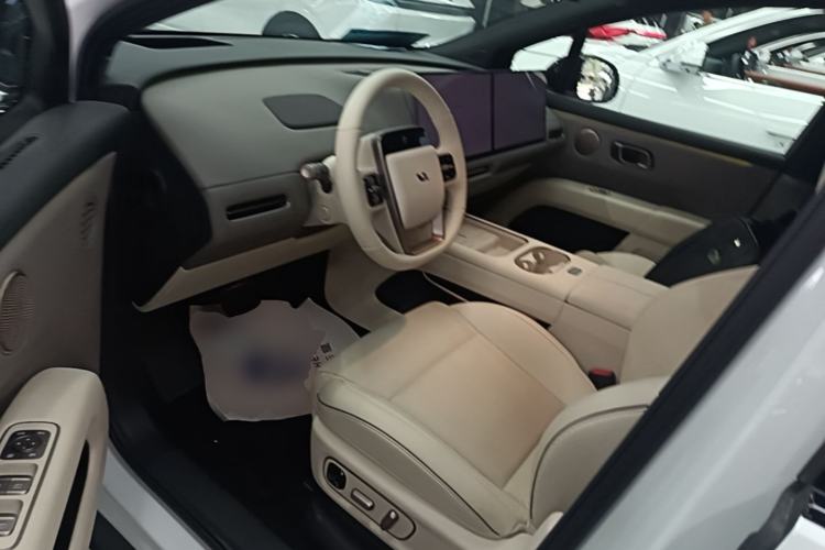 Used Li Auto i6 2025 Model Two-Wheel-Drive Standard Type
