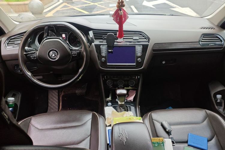 Used Volkswagen Tiguan L 2017 330TSI Automatic Two-Wheel Drive Flagship Edition Center Console