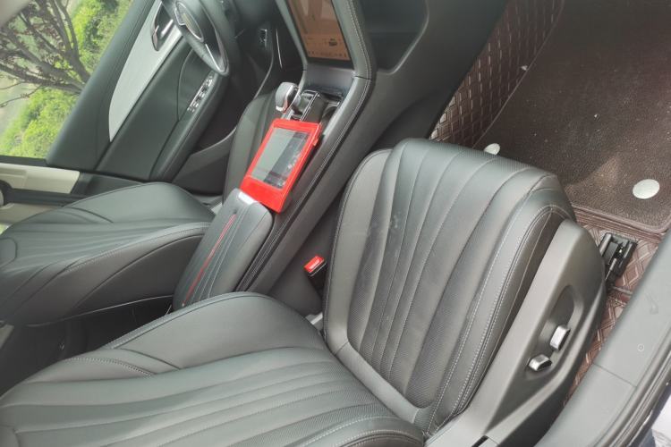 Used Hongqi H5 2025 1.5T DCT Qiyun 500 000th Unit Commemorative Edition Right Front Seat