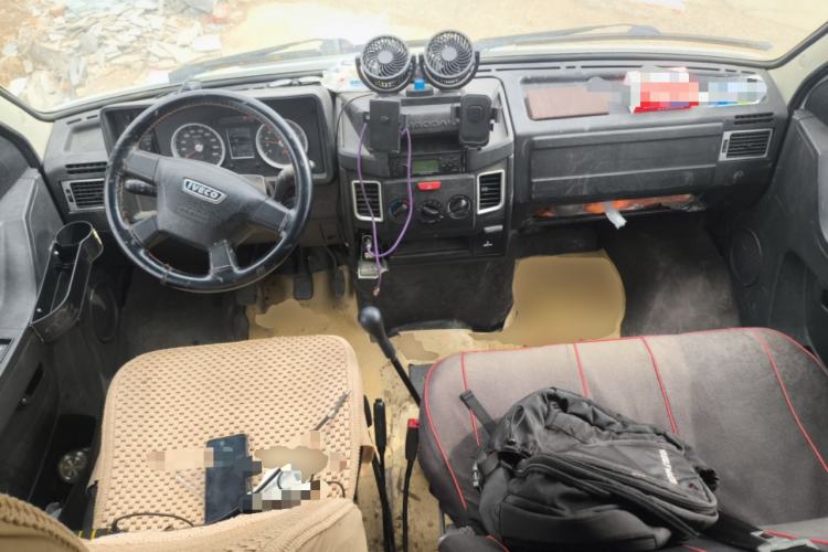 Used Iveco Daily 2017 2.5T A35 Passenger Van 5-7 Seats Model 47Z5
