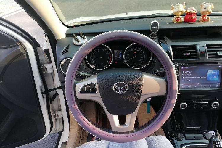 Used HYOSOW S3 2015 1.5L Luxury Model China V Standard Steering Wheel