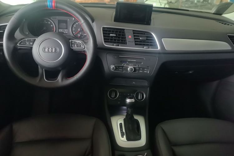 Used Audi Q3 2018 30th Anniversary Edition 30 TFSI Fashion Model Center Console