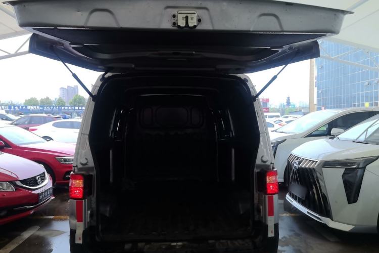 Used Jinbei Hiace X30 2023 1.5L Luxury Cargo Version 2/5-Seater SWC15M Trunk