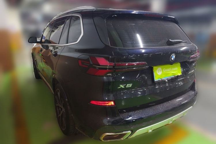 Used BMW X5 2023 xDrive 30Li Luxury M Sport Package
