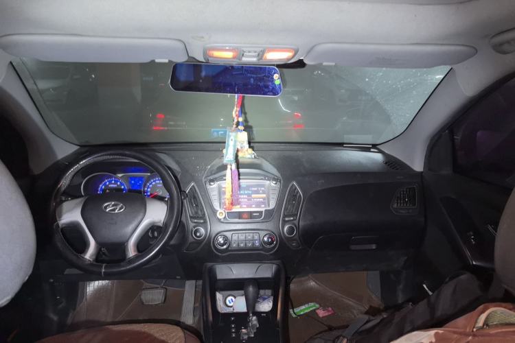 Used Hyundai ix35 2012 2.0L Automatic Two-Wheel Drive New Edition GL Center Console