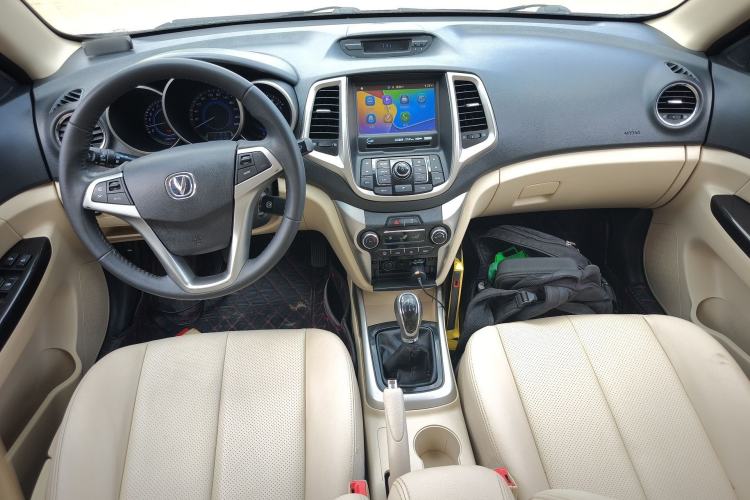 Used CHANGAN Eado 2015 1.6L Manual Luxury Model China V Standard Center Console