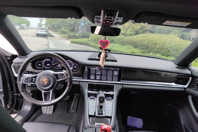 Used Porsche Panamera 2017 Panamera 4 E-Hybrid Executive Long Wheelbase 2.9T Center Console