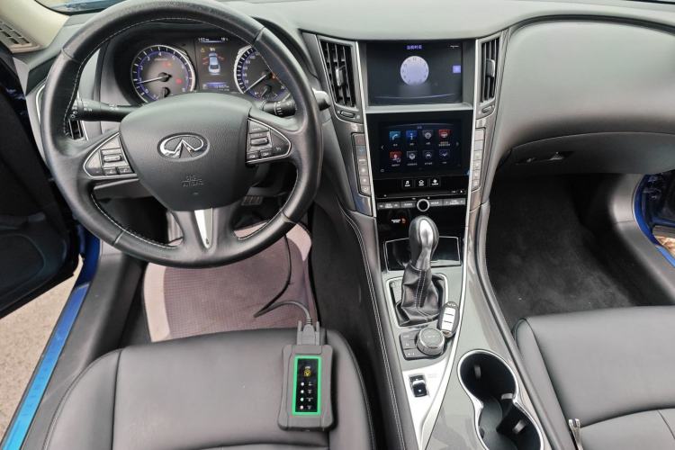 Used Infiniti Q50L 2016 2.0T Comfort Edition Center Console