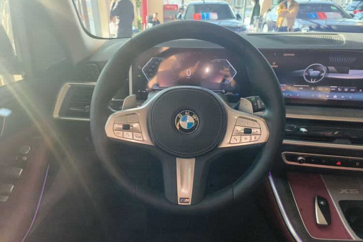 Used BMW X5 2023 xDrive 30Li Luxury M Sport Night Edition Package Steering Wheel