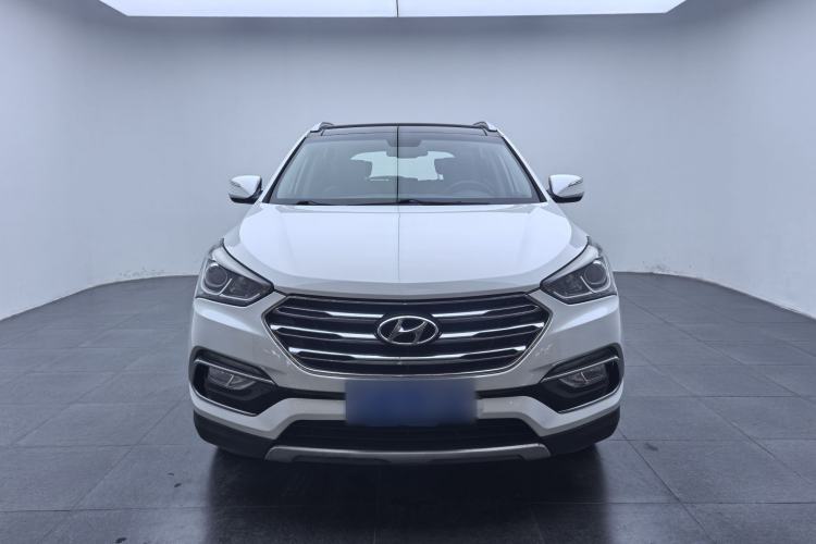 Used Hyundai Santa Fe 2017 2.0T Automatic Two-Wheel Drive Smart Version 7 Seats Exterior 1