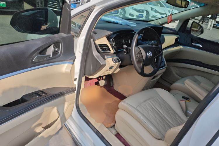 Used Buick GL8 2023 Facelifted Land Cruiser Executive Luxury Version
