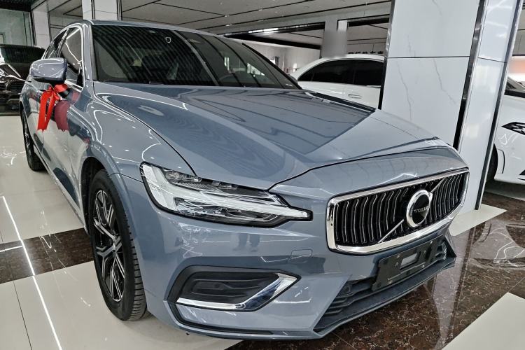 Used Volvo S60 2023 B4 Zhiyi Luxury Edition Front Right 45 Deg