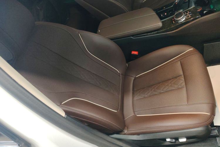 Used BMW 5 Series 2021 525Li Luxury Package Right Front Seat