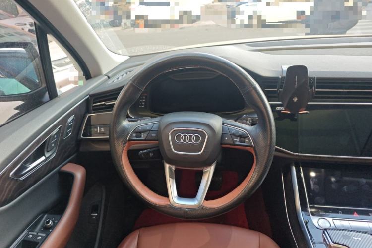 Used Audi Q7 2020 55 TFSI quattro Black Warrior Exclusive Edition Steering Wheel