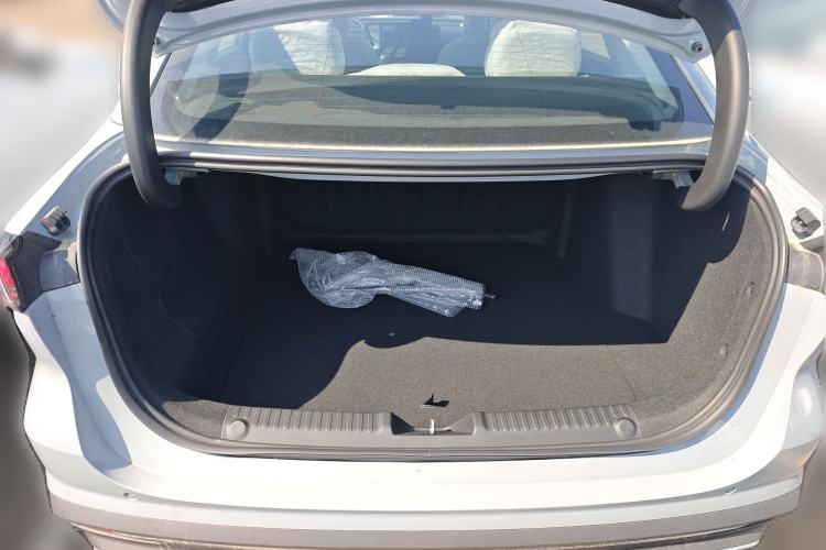 Used Geely Galaxy L6 2025 EM-i 140km Explorer+ Edition Trunk