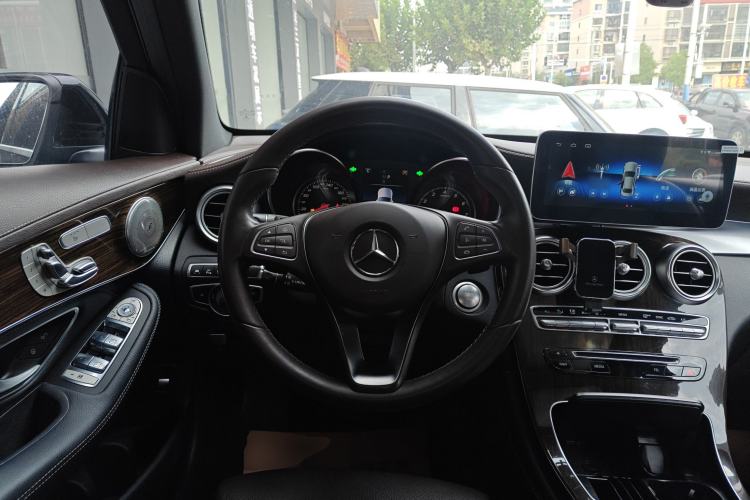 Used Mercedes-Benz GLC 2019 Facelift GLC 260 L 4MATIC Luxury Model
