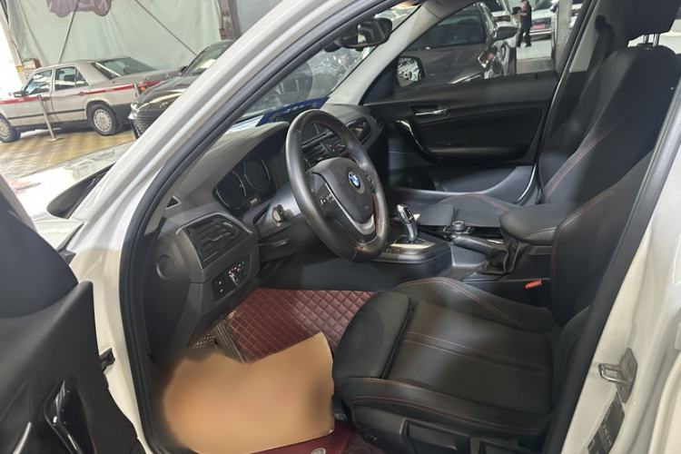 Used BMW 1 Series 2018 118i Sport Design Package Interior 2