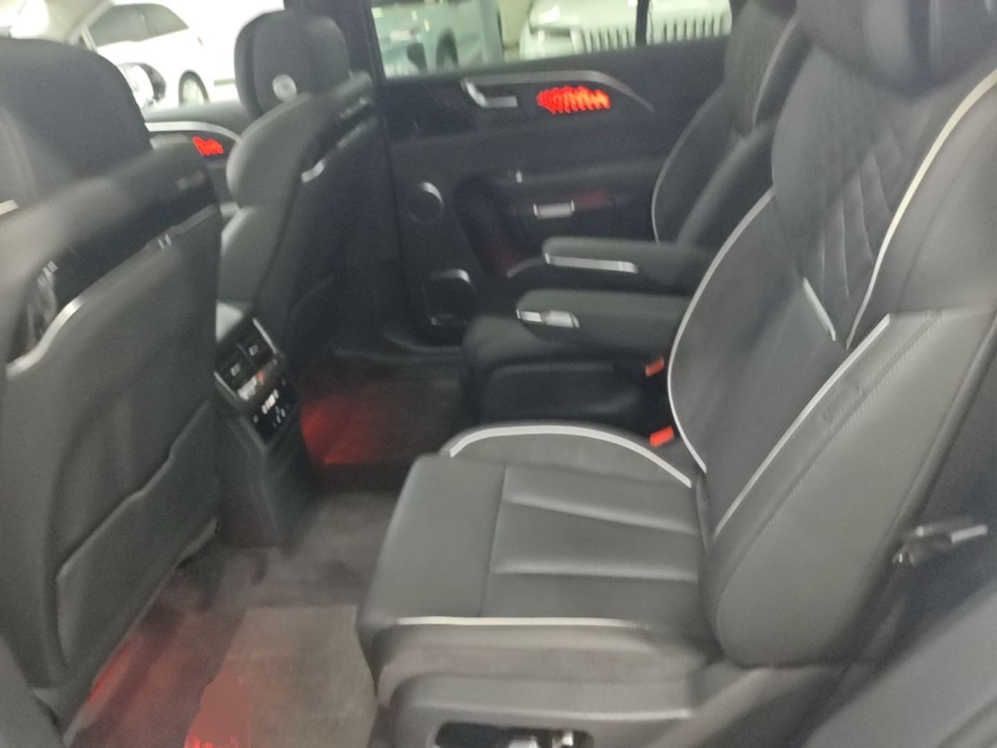Hongqi E-HS9 2022 690 km Range Flagship Edition Six Seats — снимка 20