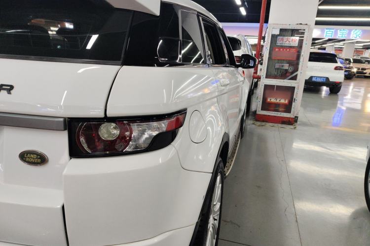 Used Land Rover Range Evoque 2015 2.0T Five-Door Zhiyao Edition Right Rear Taillight