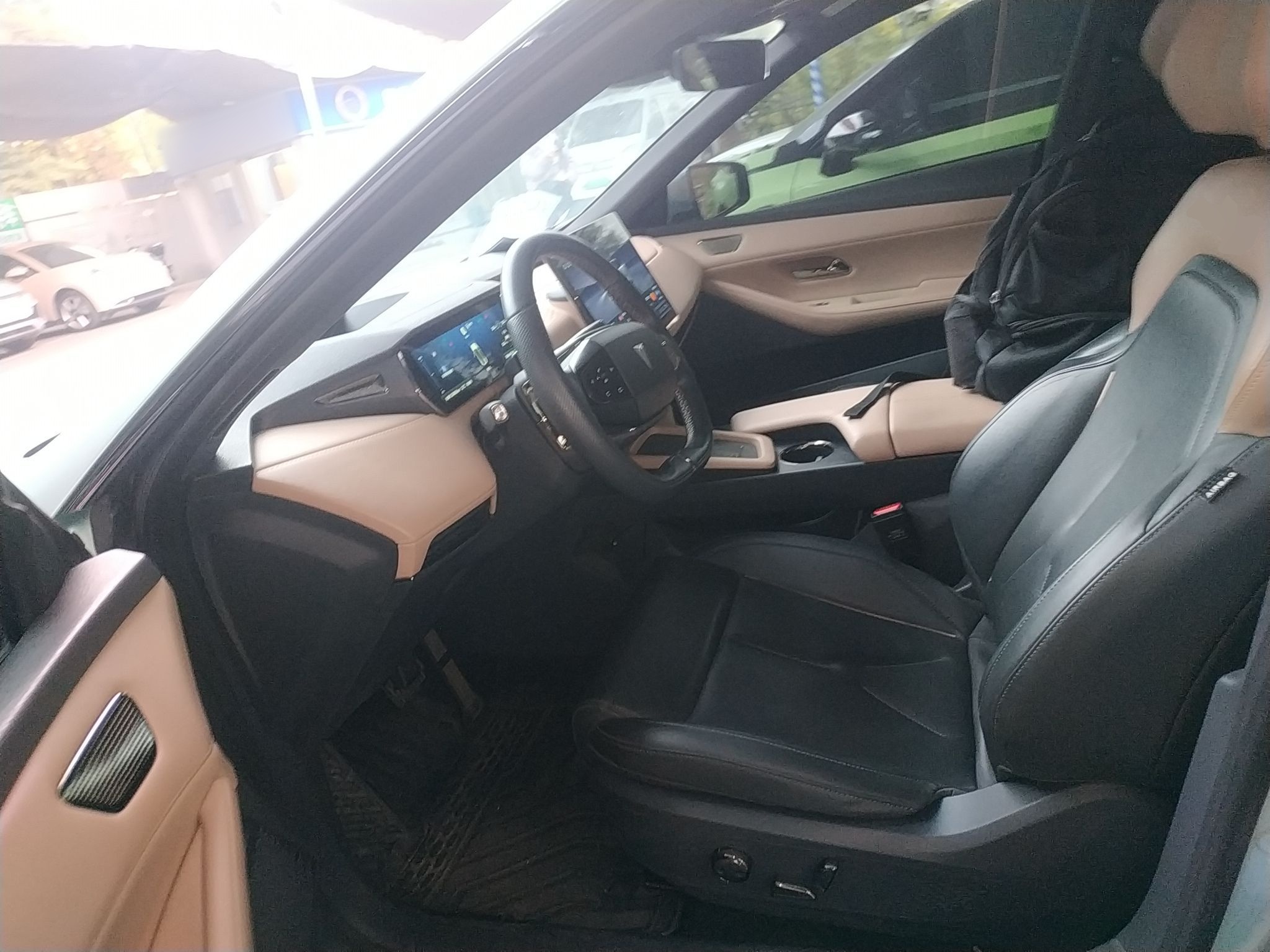 Переднее сиденье в автомобиле