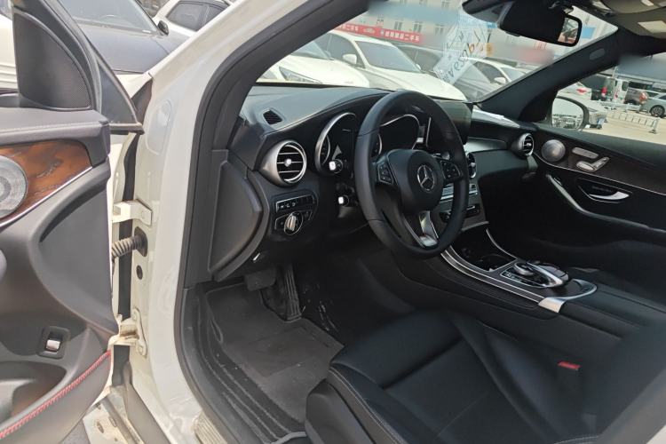 Used Mercedes-Benz GLC 2016 GLC 300 4MATIC Dynamic Model
