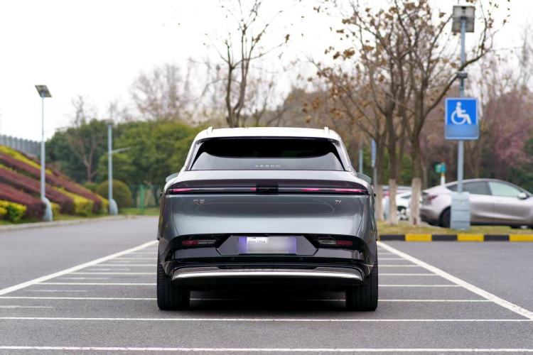 Used Zeekr 7X 2025 100 kWh Long-Range Rear-Wheel Drive with Intelligent Driving Features