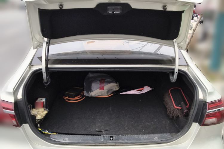 Used Roewe i6 New Energy 2017 45T Hybrid Connect & Smart Enjoyment Edition Trunk