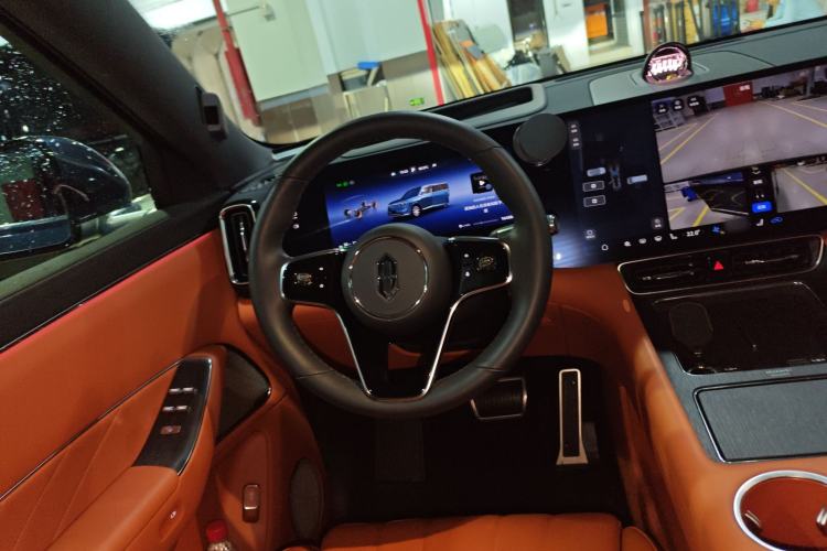 Used Hima AITO M8 2025 Extended-Range Max Version 37 kWh 6-Seater Steering Wheel