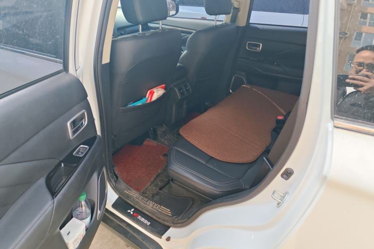 Used Mitsubishi Outlander 2019 2.4L 4x4 Zhi Xiang Edition 7 Seats China VI Standard
