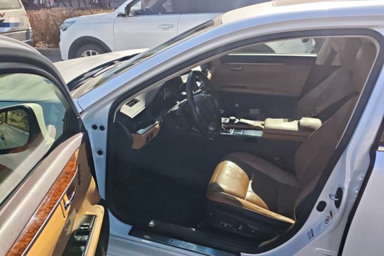 Used Lexus ES 2015 300h Luxury Edition