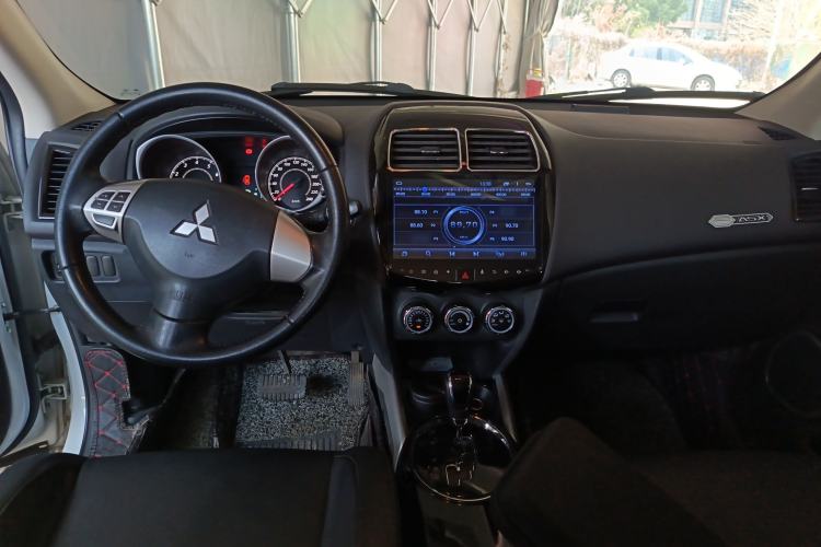 Used Mitsubishi ASX 2018 2.0L CVT Two-Wheel Drive Deluxe Edition Center Console