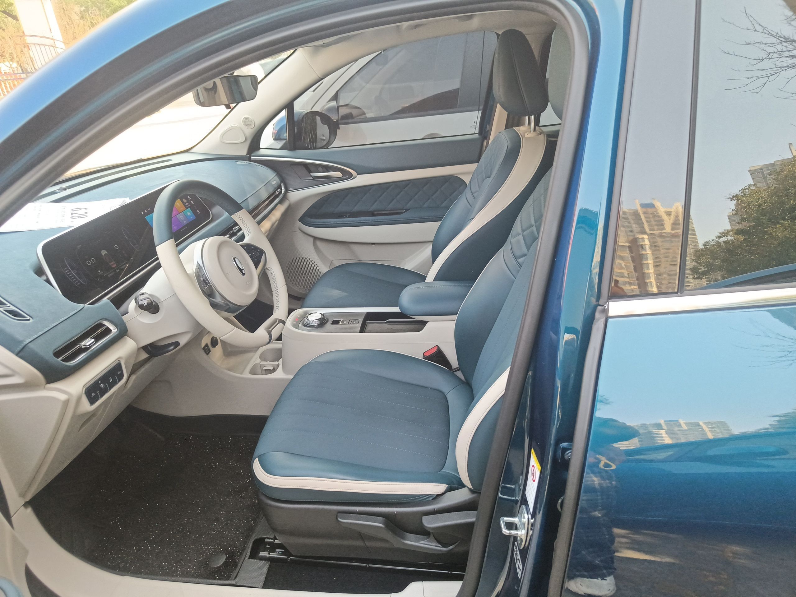 المقاعد الأمامية داخل السيارة