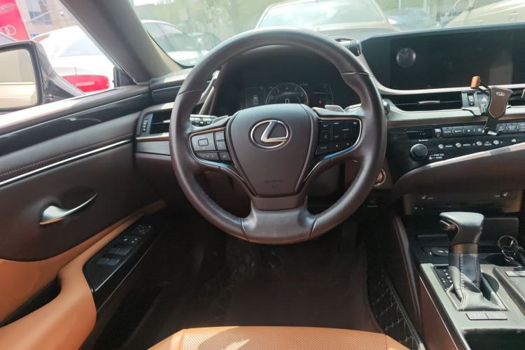 Used Lexus ES 2018 200 Excellence Edition China V Standard Steering Wheel