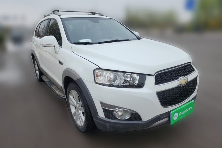 Used Chevrolet Captiva 2014 2.4L 4x4 Flagship Edition 7 Seats Front Right 45 Deg