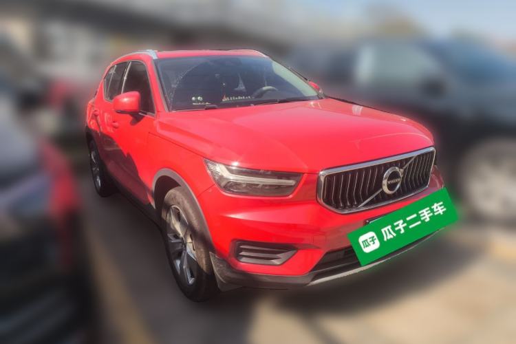 Used Volvo XC40 2021 T4 4x4 SmartDrive Fashion Edition Front Right 45 Deg