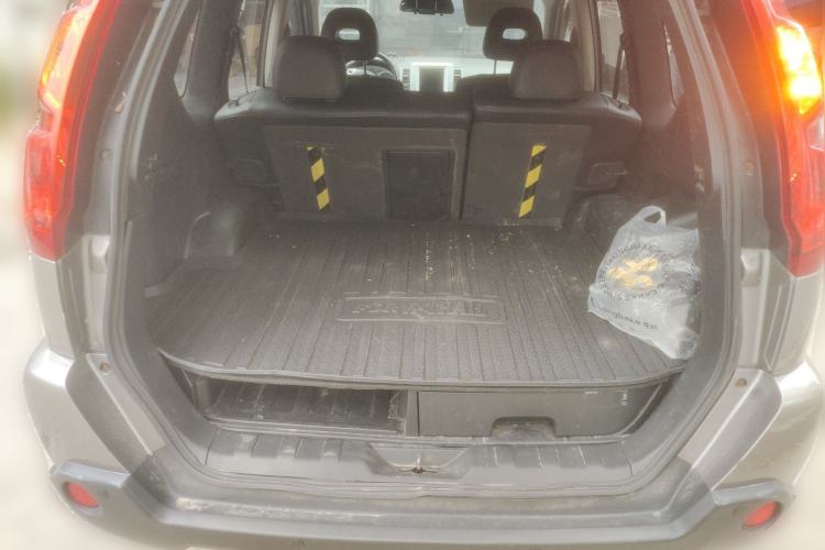 Used Nissan X-Trail 2010 2.5L CVT Luxury Edition 4WD Trunk