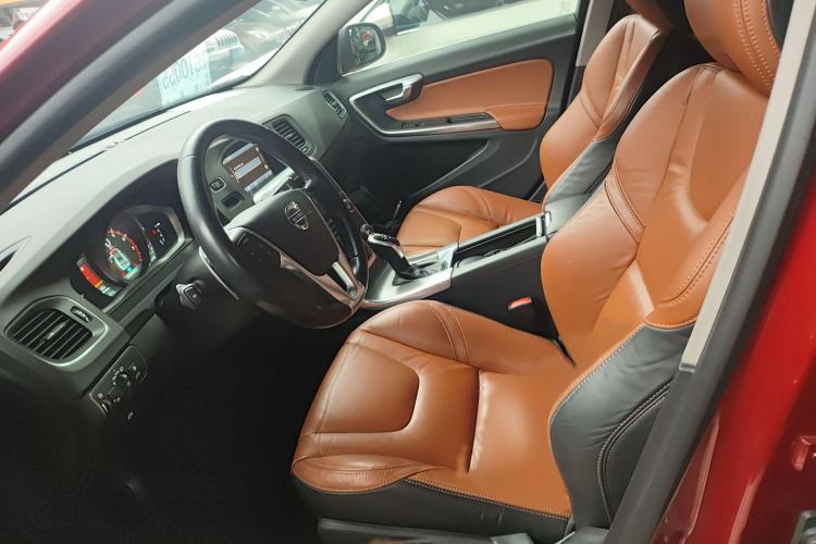 Used Volvo V60 2014 Restyled T5 Zhiya Edition
