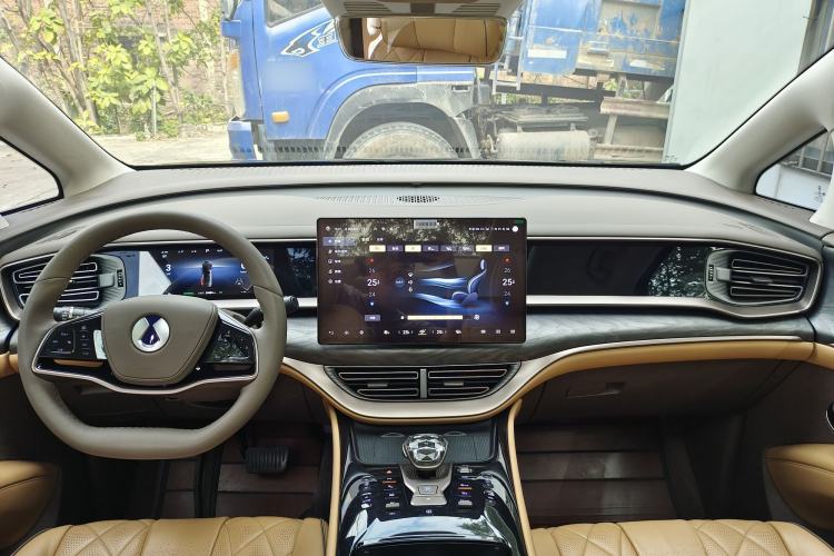 Used Denza D9 2022 DM-i 1040 Prestige Model