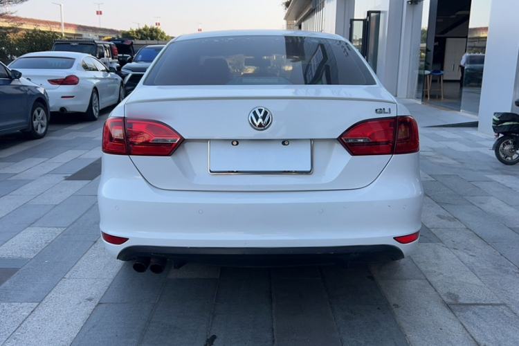 Used Volkswagen Sagitar 2013 2.0 TSI GLI Exterior 4