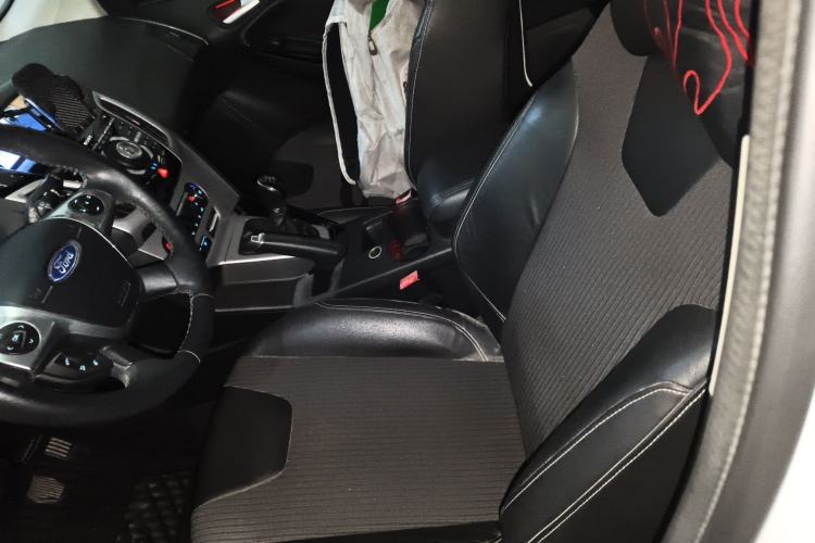 Used Ford Focus 2012 Hatchback 2.0L Manual Luxury Sport Model Left Front Seat